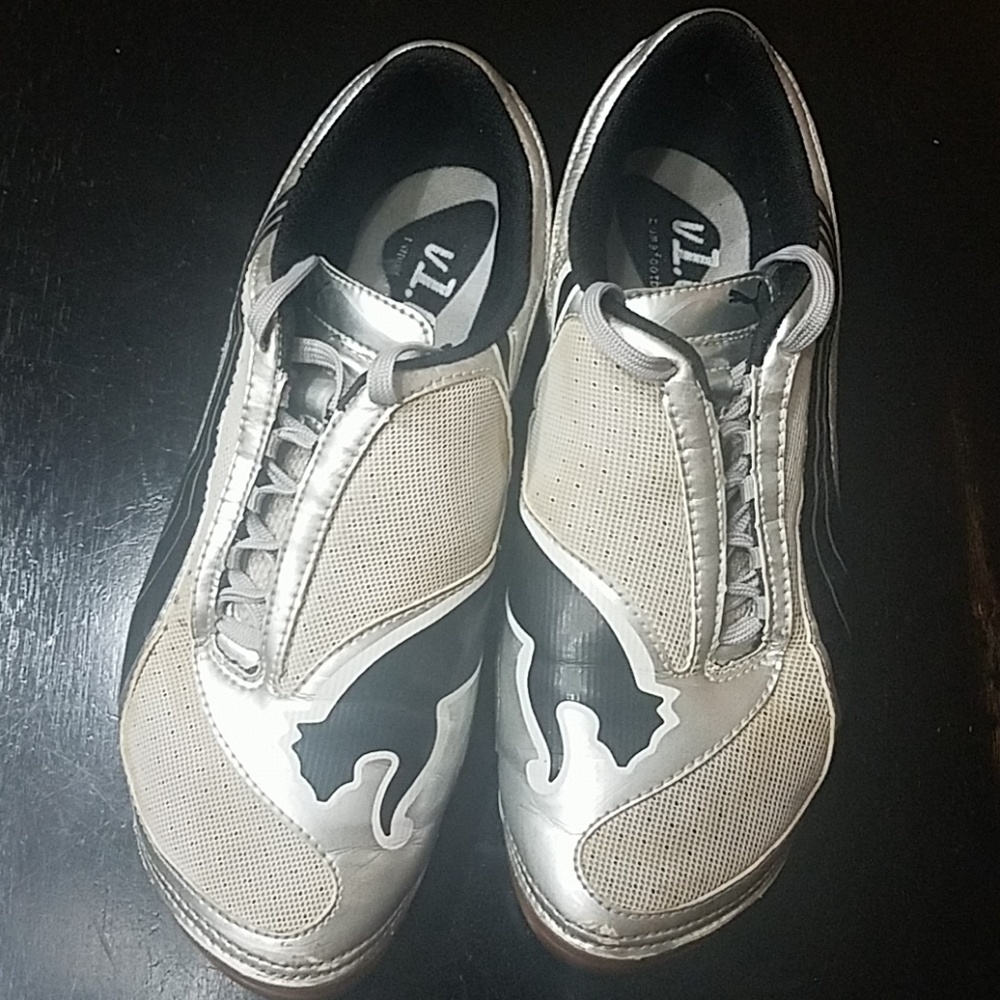Mens indoor soccer shoe